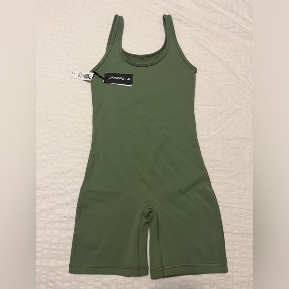 ARITZIA (TNA life) Shake-it Romper: NEW WITH TAGS (never worn) - Picture 6 of 8